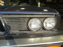 Load image into Gallery viewer, GRILL BMW 524TD 533I 535I 82 83 84 85 86 87 88 Center - NW98180