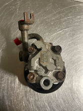 Load image into Gallery viewer, POWER STEERING PUMP NISSAN QUEST 2004 - NW163404
