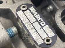 Load image into Gallery viewer, SUSPENSION AIR COMPRESSOR PUMP BMW X5 00 01 02 03 04 05 06 - NW8342