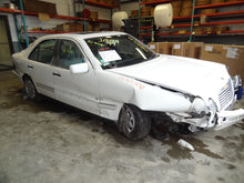 Load image into Gallery viewer, GRILL Mercedes E300D E320 E55 1996 96 1997 97 98 99 - NW98526
