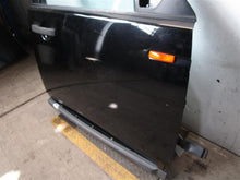 Load image into Gallery viewer, FRONT DOOR Land Rover LR3 LR4 2005 05 2006 06 2007 07 2008 08 2009 09 - 12 Right - 966129