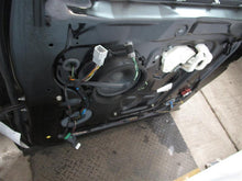 Load image into Gallery viewer, FRONT DOOR Land Rover LR3 LR4 2005 05 2006 06 2007 07 2008 08 2009 09 - 12 Right - 966129