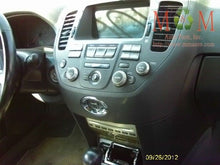 Load image into Gallery viewer, CD CHANGER Infiniti M45 2004 04 - MM633099