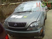 Load image into Gallery viewer, CD CHANGER Lexus RX300 1999 99 2000 00 01 02 03 - MM654058