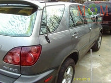 Load image into Gallery viewer, CD CHANGER Lexus RX300 1999 99 2000 00 01 02 03 - MM654058