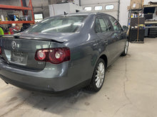 Load image into Gallery viewer, AC COMPRESSOR Volkswagen Jetta Passat A3 TT 2007 07 2008 08 2009 09 - 12 - DG131465
