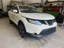 Load image into Gallery viewer, RADIATOR FAN ASSEMBLY Nissan Rogue Sport 17 18 19 20 - DG131374