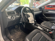 Load image into Gallery viewer, AC A/C AIR CONDITIONING COMPRESSOR Atlas Beetle Passat 18-20 - DG132449