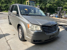 Load image into Gallery viewer, AC A/C AIR CONDITIONING COMPRESSOR Town & Country Caravan 08-10 - DG137683