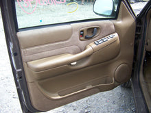 Load image into Gallery viewer, PARKLAMP Blazer S10 S15 Sonoma 1998 98 1999 99 00 01 02 03 04 05 Right - NW81528