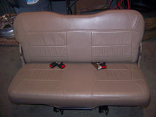 Load image into Gallery viewer, Grille Lincoln Navigator 1999 - NW97959