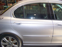 Load image into Gallery viewer, Radio Jaguar X Type 2003 03 AM FM - NW137857