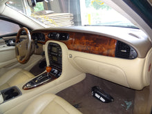 Load image into Gallery viewer, Radio Jaguar XJ8 2004 04 2005 05 2006 06 2007 07 AM FM CD - NW137939