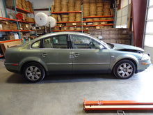 Load image into Gallery viewer, FOG LIGHT Volkswagen Passat 01 02 03 04 05 Right - NW83694