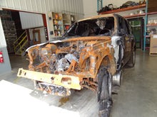 Load image into Gallery viewer, CARRIER ASSEMBLY Range Rover 2003 03 2004 04 2005 05 Front - NW47401