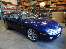 Load image into Gallery viewer, RADIATOR XK8 1998 98 1999 99 00 01 02 03 04 05 06 - NW132276