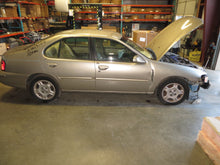 Load image into Gallery viewer, RADIO Nissan Altima 2000 00 Am Fm Cassette Cd - NW136868