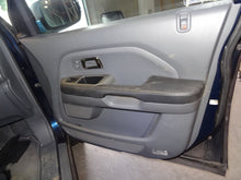 Load image into Gallery viewer, RADIO Honda Pilot 2003 03 2004 04 2005 05 AM FM CD CASSETTE - NW137739