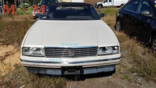 Load image into Gallery viewer, Grille Oldsmobile Allante 1990 - MM1670608