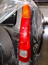 Load image into Gallery viewer, Radio Honda CRV 2002 02 2003 03 2004 04 Am Fm 6 CD Cassette - NW137665