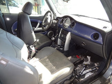 Load image into Gallery viewer, RADIO Mini Cooper 04 05 06 07 08 AM FM CD - NW136548