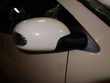 Load image into Gallery viewer, Radio Beetle 2002 02 2003 03 2004 04 - NW140069