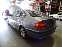 Load image into Gallery viewer, FENDER BMW 320i 330i 325i 02 03 04 05 Right - NW76194