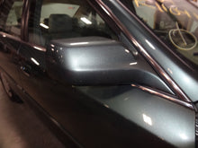 Load image into Gallery viewer, HEADLIGHT LAMP ASSEMBLY Toyota Avalon 00 01 02 03 04 Right - NW103621