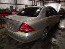Load image into Gallery viewer, Radio Mercedes CLK320 C240 C320 C32 2001 01 2002 02 2003 03 2004 04 2005 05 - NW138412