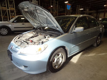 Load image into Gallery viewer, Radio Honda Civci 2004 04 2005 05 Am Fm CD Sedan Hybrid - NW137614