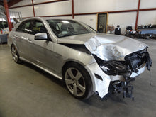 Load image into Gallery viewer, FRONT SPINDLE KNUCKLE E250 Van E250D E300 E350 E400 E550 12-16 AWD Right - NW166562