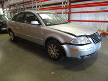 Load image into Gallery viewer, PARKLAMP Volkswagen Passat 2001 01 2002 02 2003 03 2004 04 2005 05 Right - NW83696