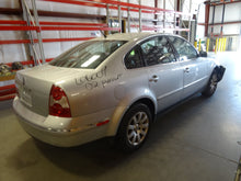 Load image into Gallery viewer, GRILLE Passat 2001 01 2002 02 2003 03 2004 04 2005 05 Lower Left - NW98761