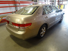 Load image into Gallery viewer, RADIO Honda Accord 2004 04 05 06 07 AM FM 6 CD - NW137507