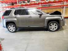 Load image into Gallery viewer, RADIO Chevrolet Equinox GMC Terrain 2010 10 2011 11 AM FM CD - NW135062