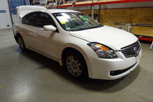 Load image into Gallery viewer, Fog Light Sentra Maxima Rogue 2007 07 2008 08 2009 09 10 11 12 13 Right - NW292593
