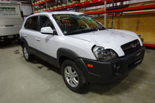 Load image into Gallery viewer, SPEEDOMETER CLUSTER Hyundai Tucson 2007 07 2008 08 2009 09 - NW160381