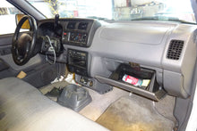 Load image into Gallery viewer, HEADLIGHT LAMP ASSEMBLY Nissan Frontier Pickup Xterra 00 01 Left - NW102761