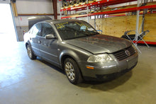 Load image into Gallery viewer, FOG LIGHT Volkswagen Passat 01 02 03 04 05 Right - NW83699