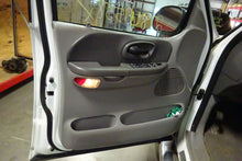 Load image into Gallery viewer, AC CONDENSER Bronco F150 Pickup F250 Pickup F250HD Pickup 96-04 - NW43404