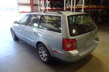 Load image into Gallery viewer, FOG LIGHT Volkswagen Passat 01 02 03 04 05 Right - NW83681