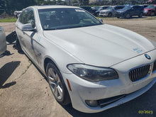 Load image into Gallery viewer, TRANSFER CASE BMW 528i 2012 12 - MM2810047