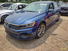 Load image into Gallery viewer, Grille Volkswagen Passat 2017 - MM2874304