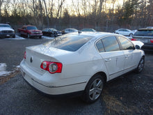 Load image into Gallery viewer, Fog Light Volkswagen Passat 2009 09 2010 10 Right - NW83689