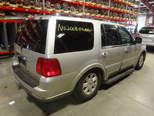 Load image into Gallery viewer, TRANSFER CASE Lincoln Navigator 2003 03 2004 04 - NW176573