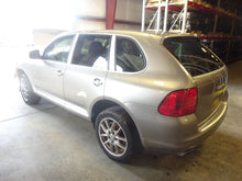 Load image into Gallery viewer, TRANSFER CASE Cayenne 2003 03 2004 04 2005 05 2006 06 - NW177032