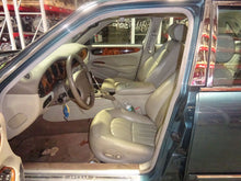 Load image into Gallery viewer, FOG LIGHT Jaguar XJ8 1998 98 1999 99 00 01 02 03 - NW82798