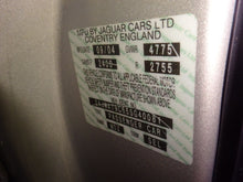 Load image into Gallery viewer, BODY CONTROL MODULE BCM COMPUTER Vanden Pl XJ8 XJ8L XJR 05-07 - NW33161