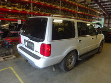 Load image into Gallery viewer, Grille Lincoln Navigator 2000 - NW97958
