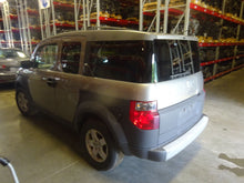 Load image into Gallery viewer, RADIO Honda Element 2004 04 AM FM CD - NW232020